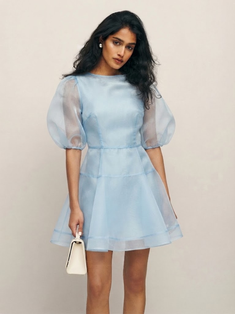 Blaues Midi-Kleid aus Organza in weiter Passform